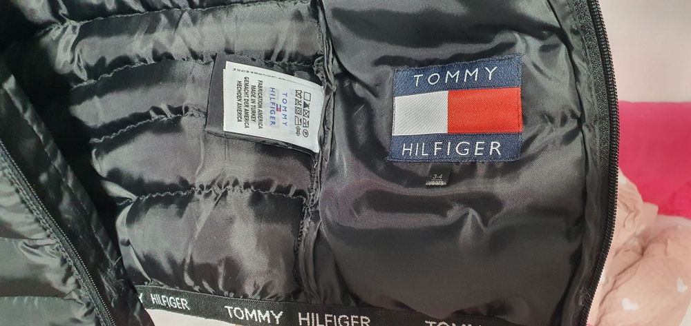 Geaca originală Tommy Hilfiger  3/4ani impecabila