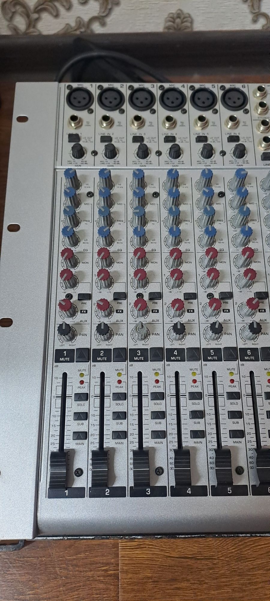 Behringer 1832-pro.mecci 2500.
