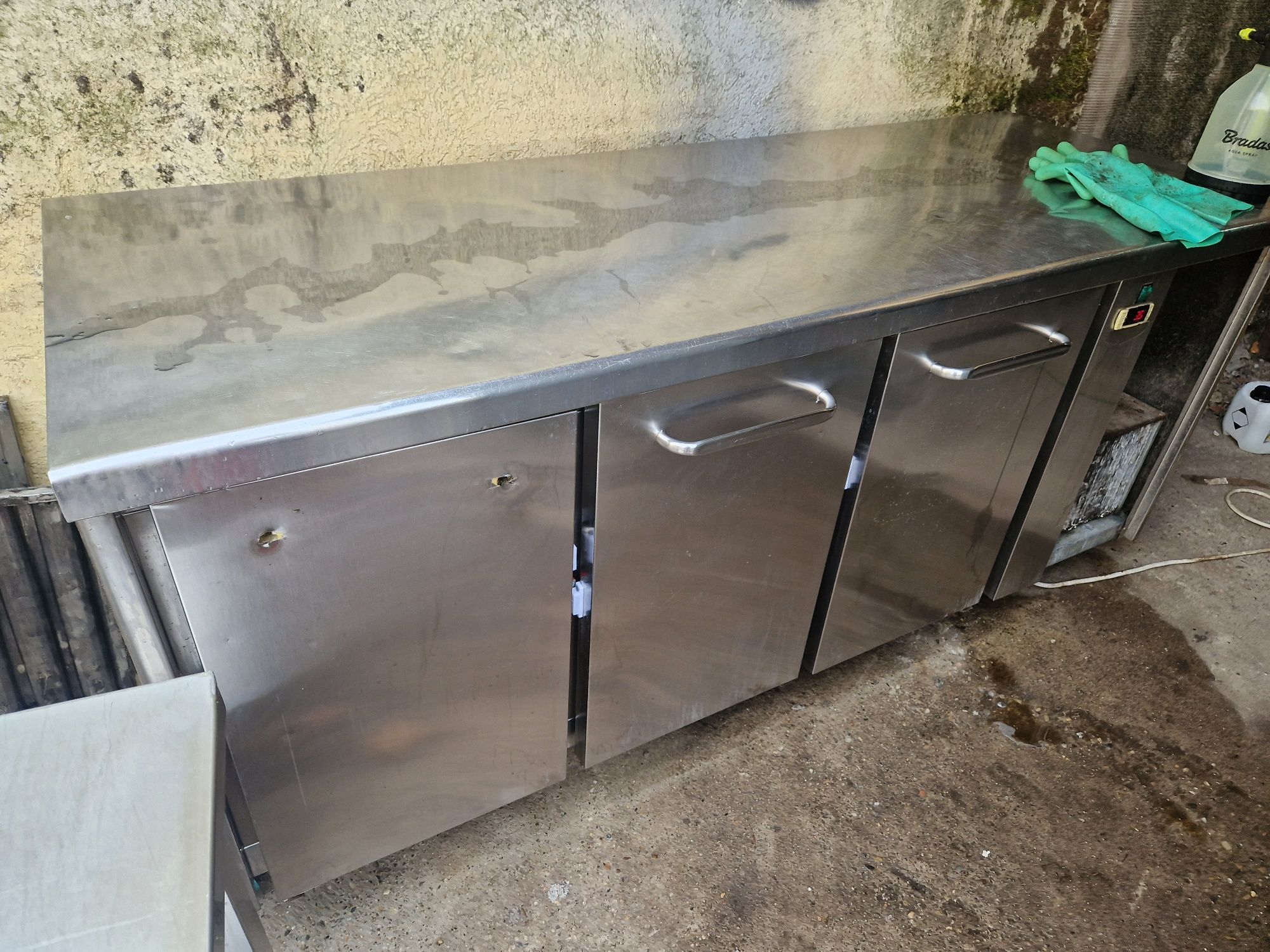 Grill electric cu banc, la 380v, gratar pe curent sau gaz