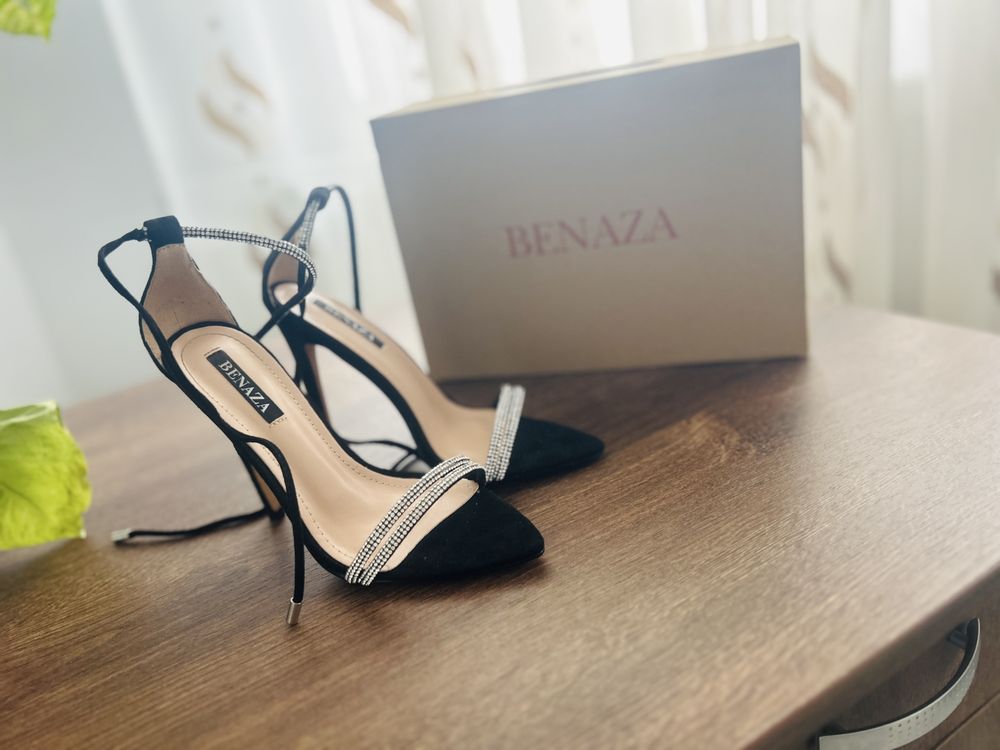 Vand pantofi benaza, noi