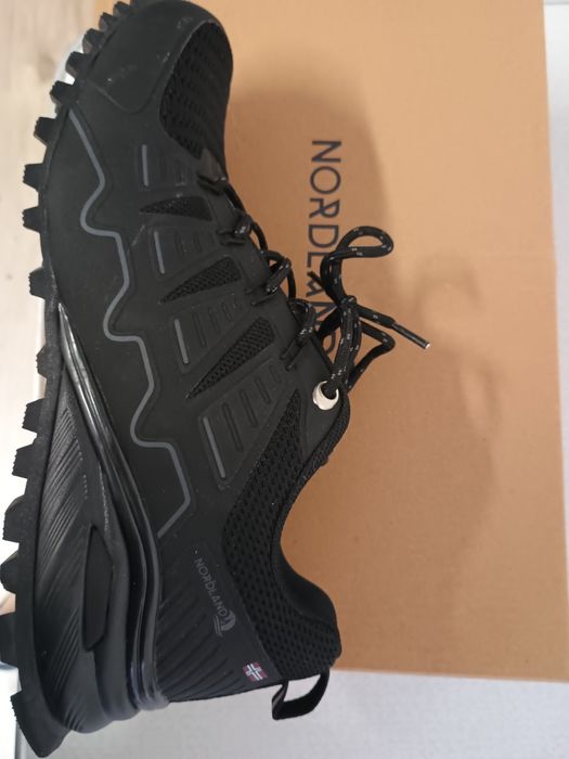 Adidași NOI Nordland mărimea 40