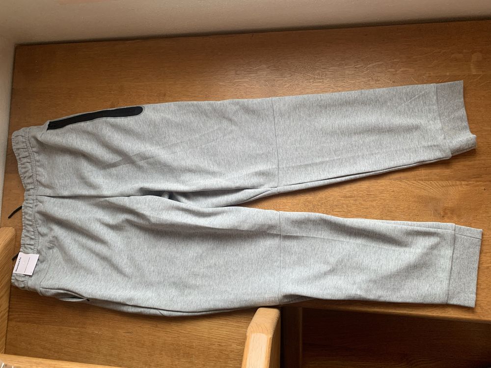 Vand pantaloni nike tech