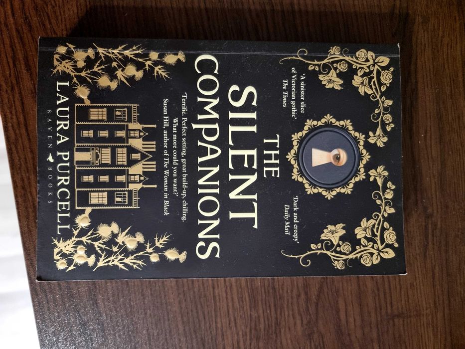 Книга на анлийски The silent companion
