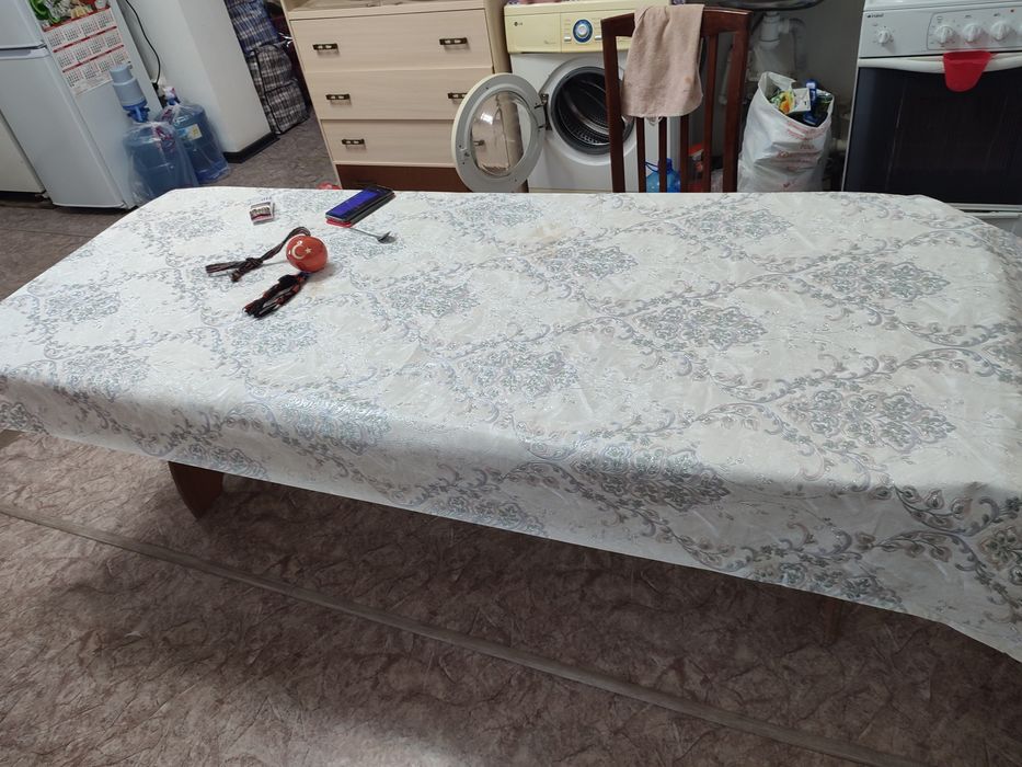 Продаю стол обеденный большой