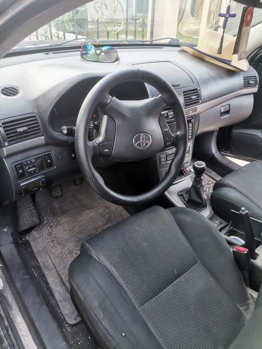 Vând Toyota Avensis T25