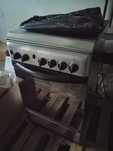 Aragaz de inox Indesit