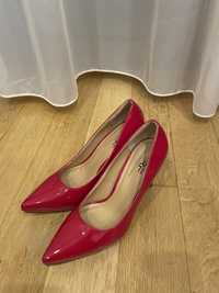Червени елегантни обувки