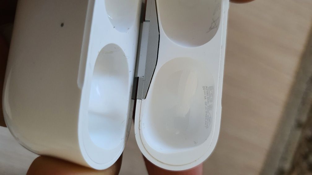 Продам кейс airpods pro оригинал