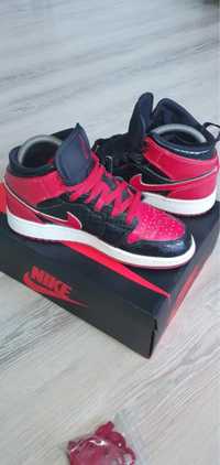 Vand adidasi nike jordan 1 red/black