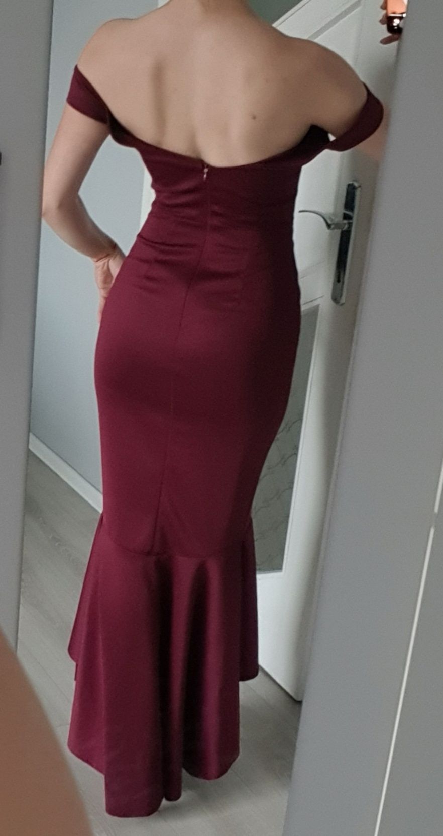 Rochie bordo, de ocazie - stil sirena, umerii cazuti