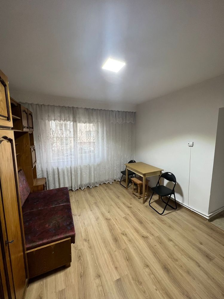 Închiriez garsonieră