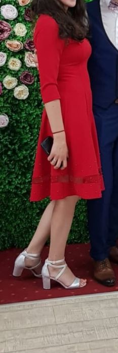 Rochie rosie pentru ocazii