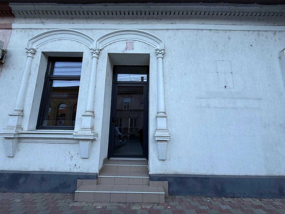 Inchiriez spatiu cormecial, zona centrala, Lugoj