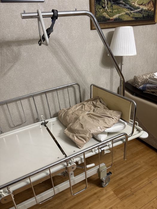 Отдам в дар кровать для лежачих больных, матрас противопролежневый