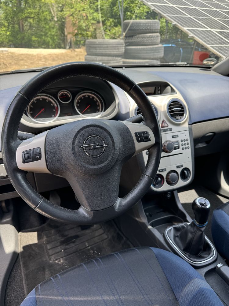 Opel corsa D 1.0i 2008г