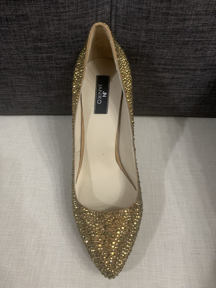 Pantofi eleganți