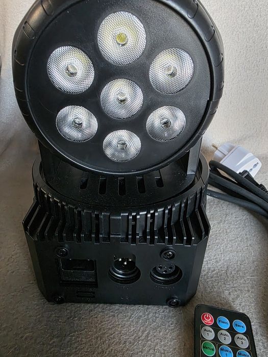 Mini led moving head rotativ cu telecomanda bun pentru party