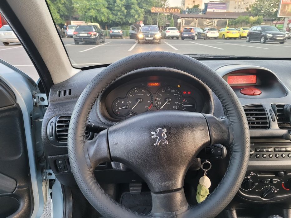 Vând Peugeot 206