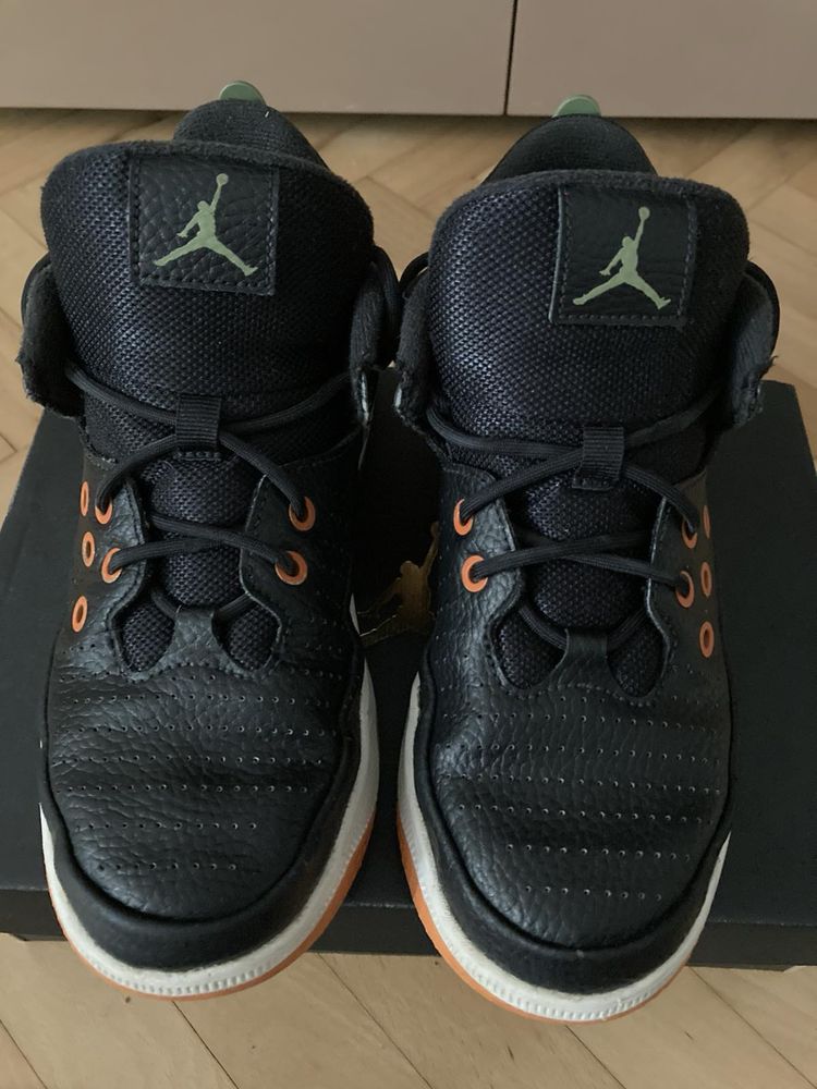 Nike jordan max aura 5