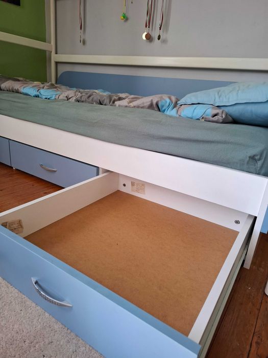 Единично легло с чекмеджета с включен матрак