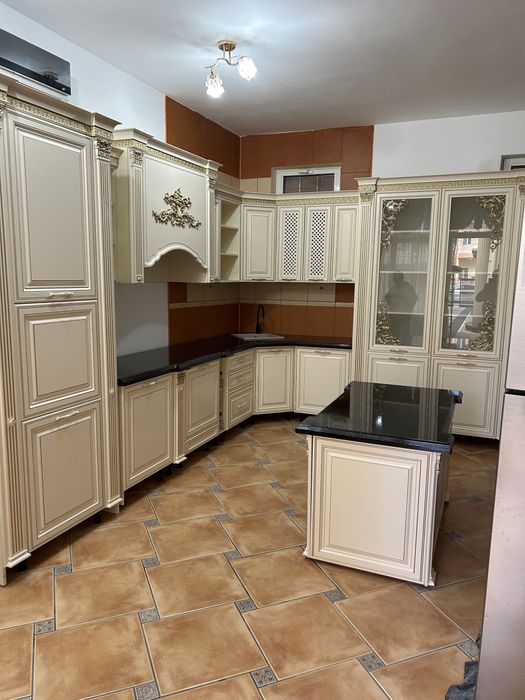 Reparatii, montaj mobilier si mobila la comanda