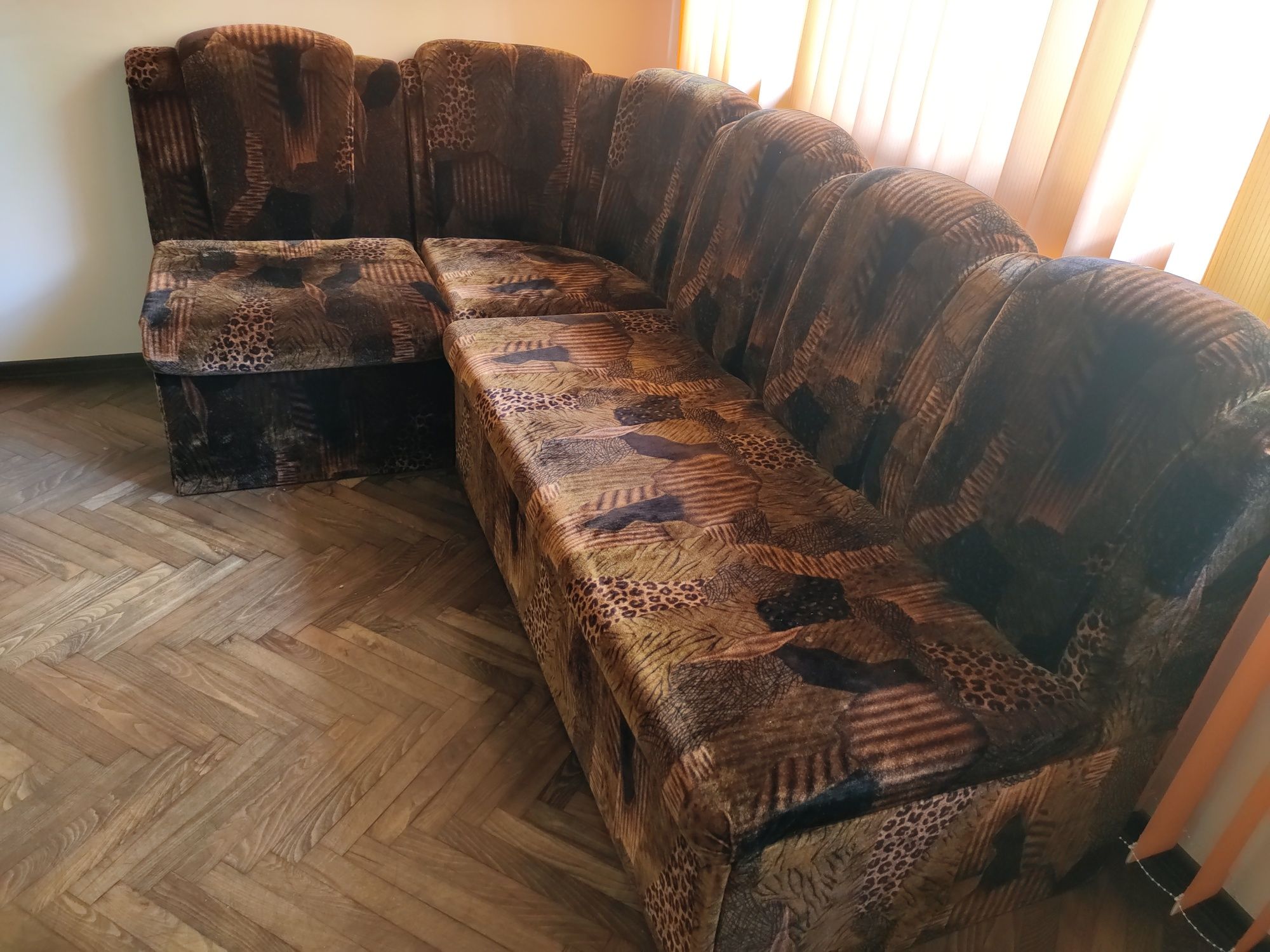 ъглов разтегателен диван, кухненско канапе, ъгъл