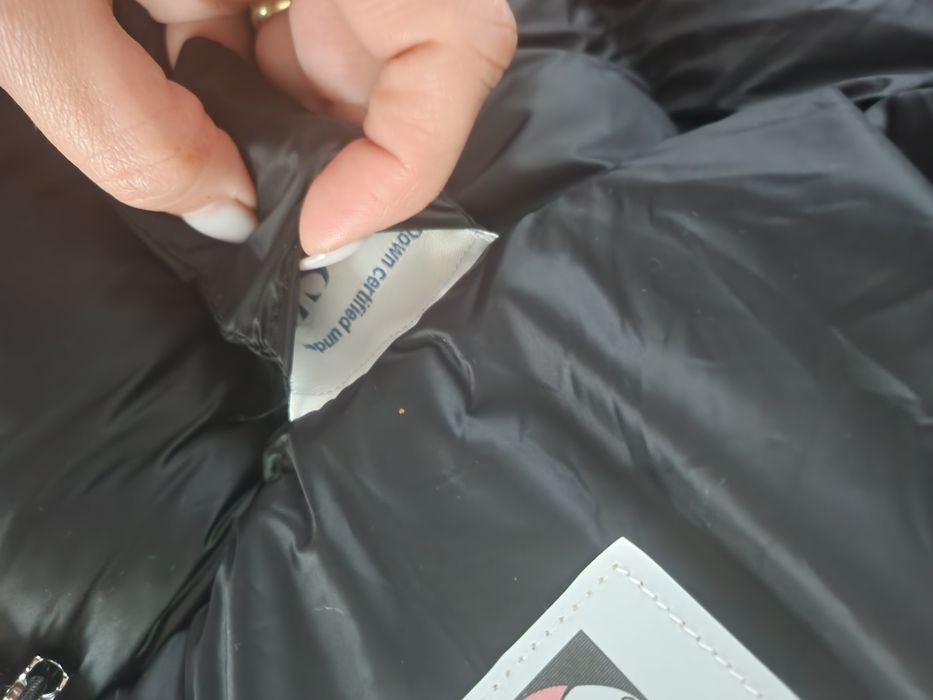 Vand geaca Moncler dama noua nu se confunda cu cele chinezesti!