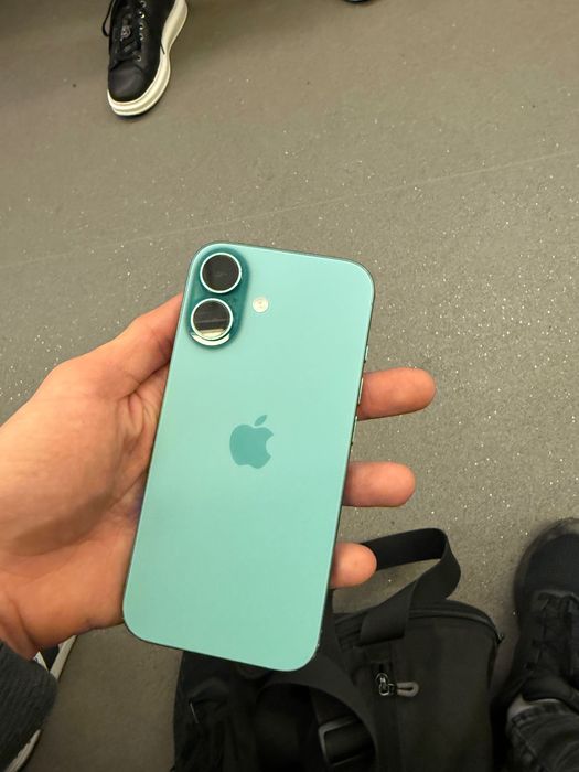 iPhone 16 pentru piese