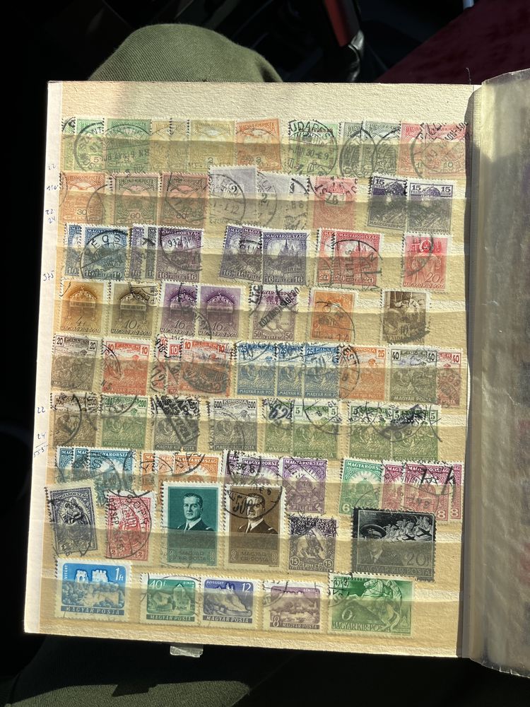 Vând album de timbre cu timbre de colecție din diferite țări
