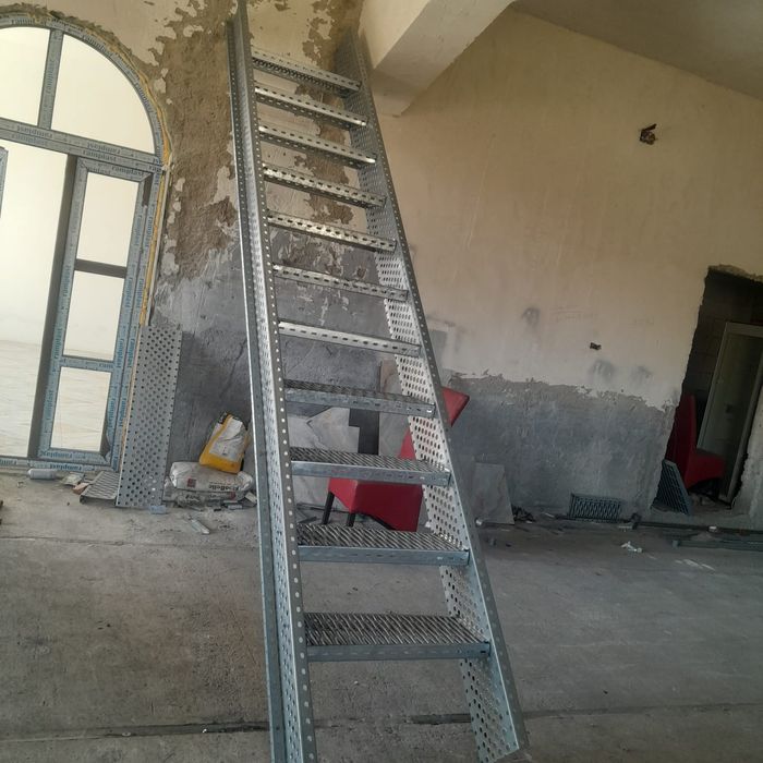 Scara metalica zincata exterior