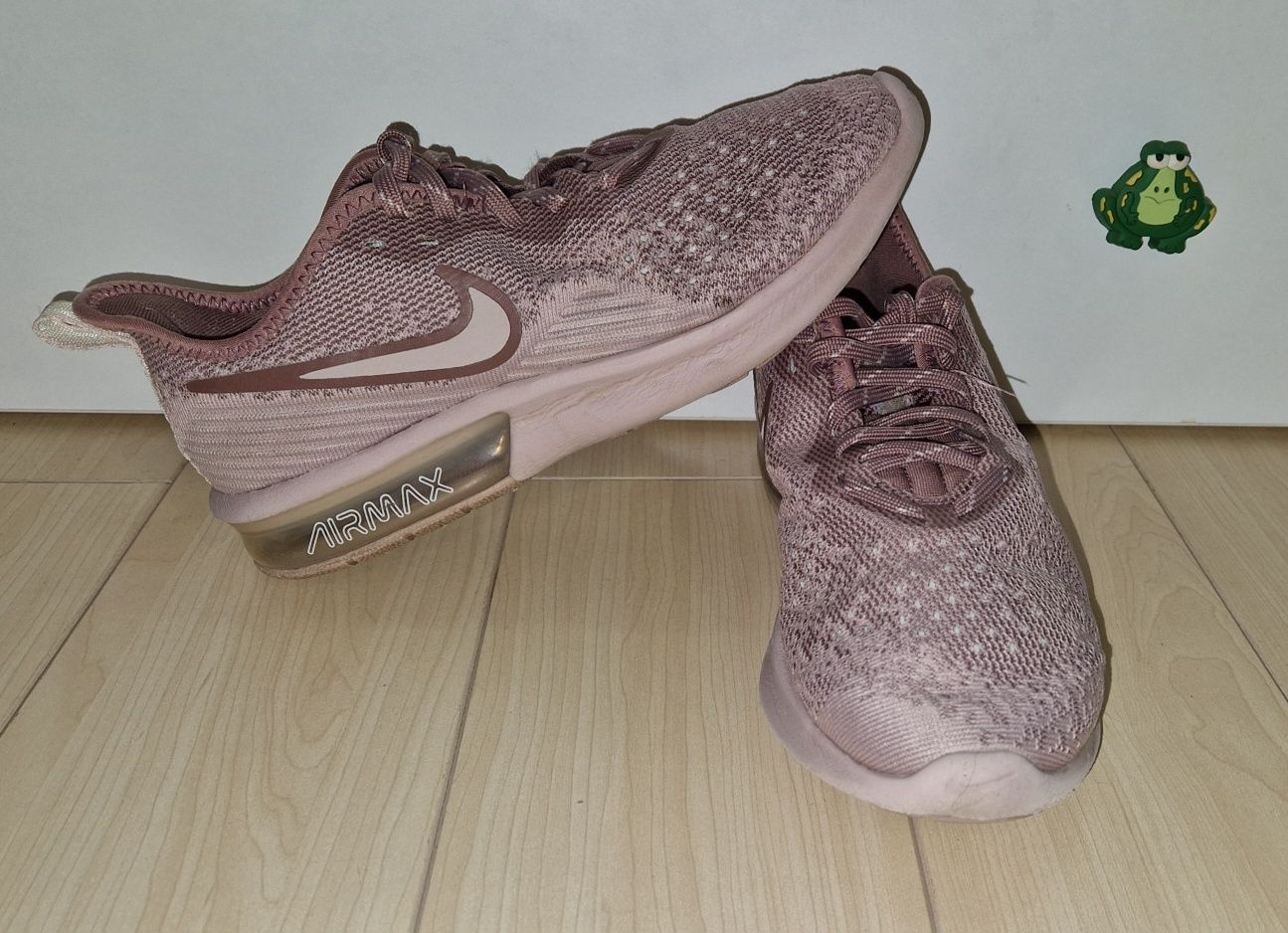 Vand adidasi Nike AirMax