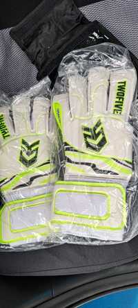 Вратарски футболни ръкавици TwoFive, нови, размер 9