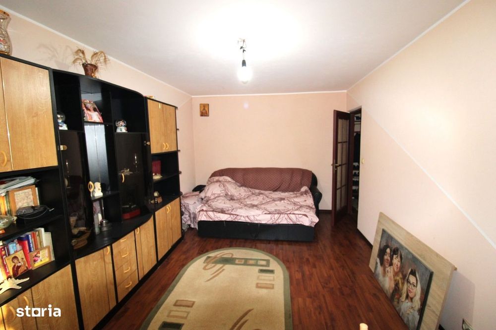 Apartament cu 3 camere, decomandate in Micro 16