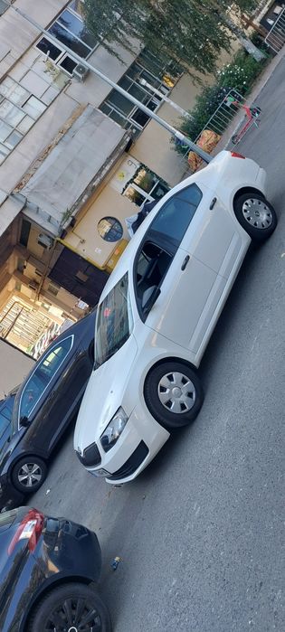 Sofer cu masina pentru transport persoane