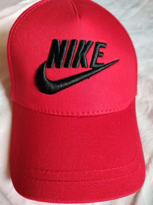 Șapcă noua Nike.