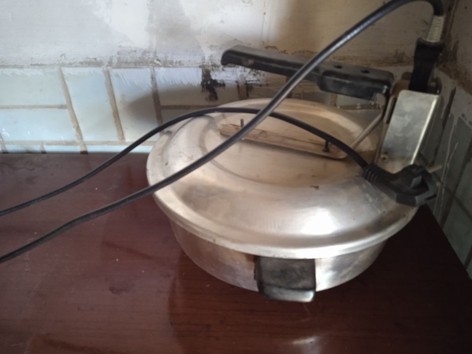 Продам советскую чудопечку и шнур питания новый