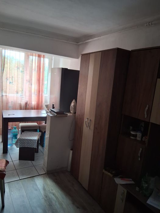 Închiriez garsonieră