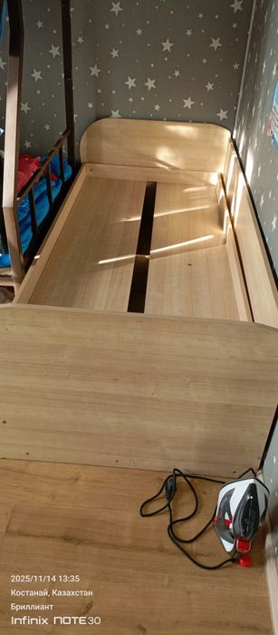 Продам кровать без матраса