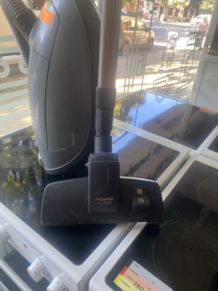 Прахосмукачка Miele Complete C3