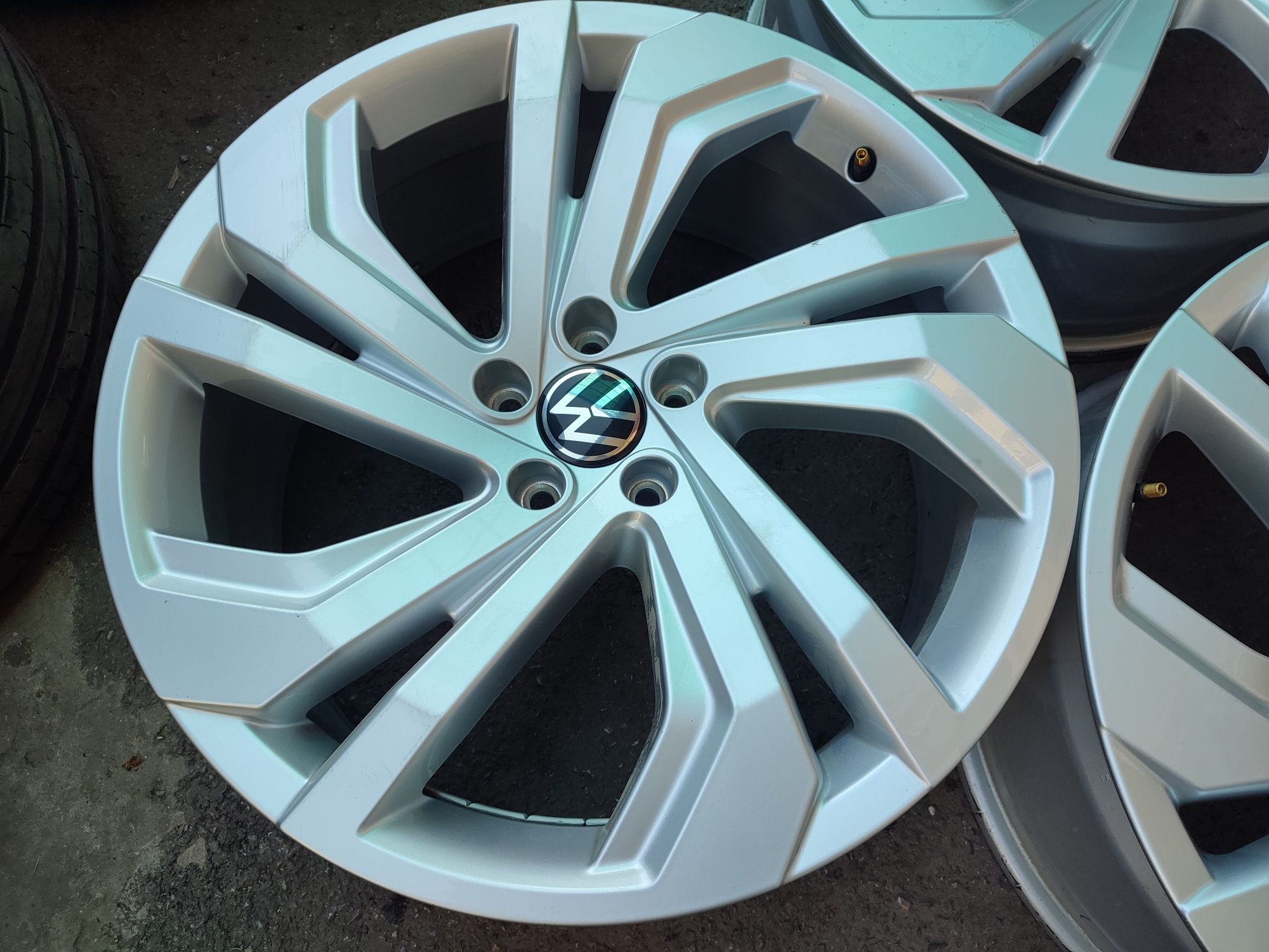 20" оригинални алуминиеви джанти за Vw Tiguan/Arteon...