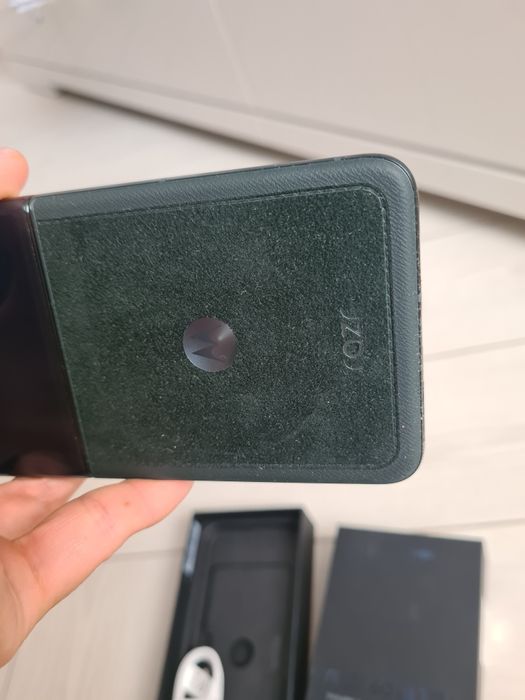 Telefon Motorola Razr 60 Ultra Alcantara Verde