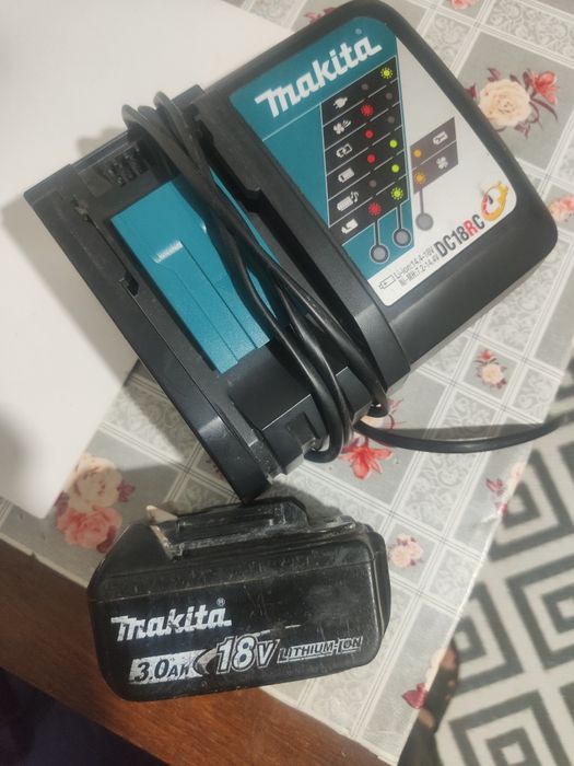 Încărcător  cu baterie makita