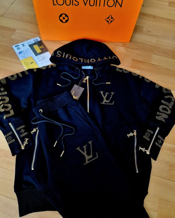 Treninguri bumbac, accesorii metalice aurii, saculet, etichetă