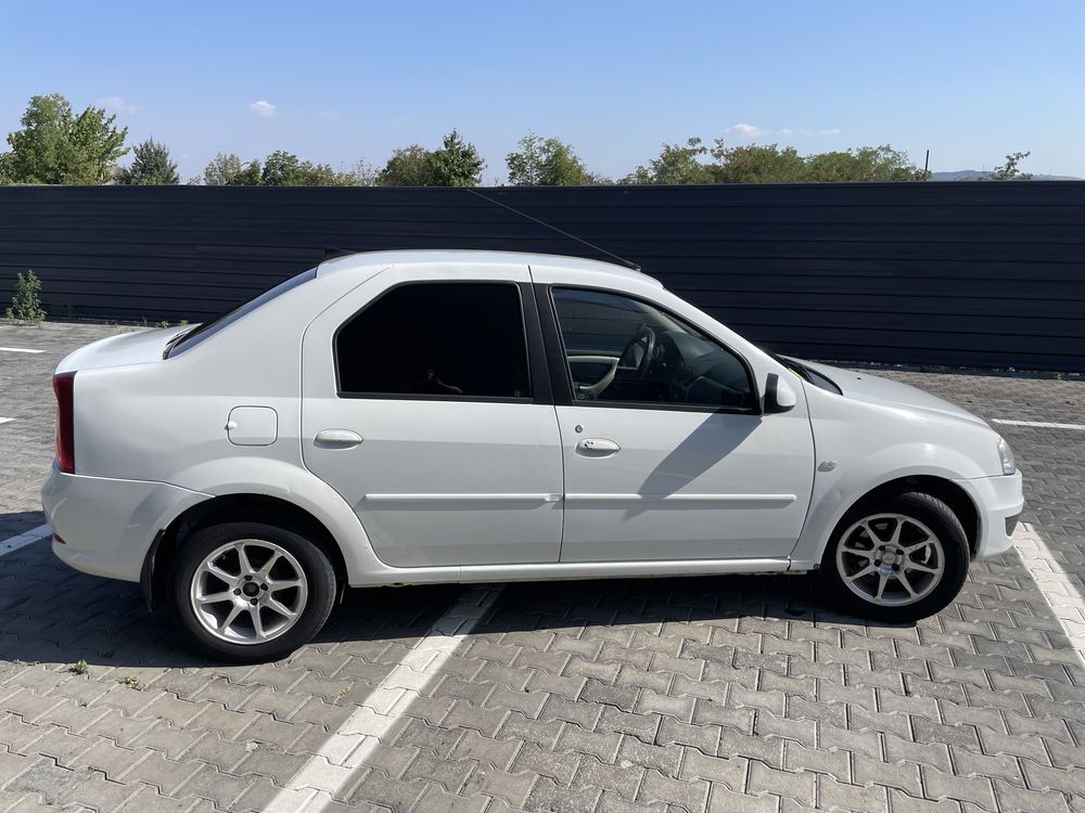 Dacia Logan Laureat 1.2 2012