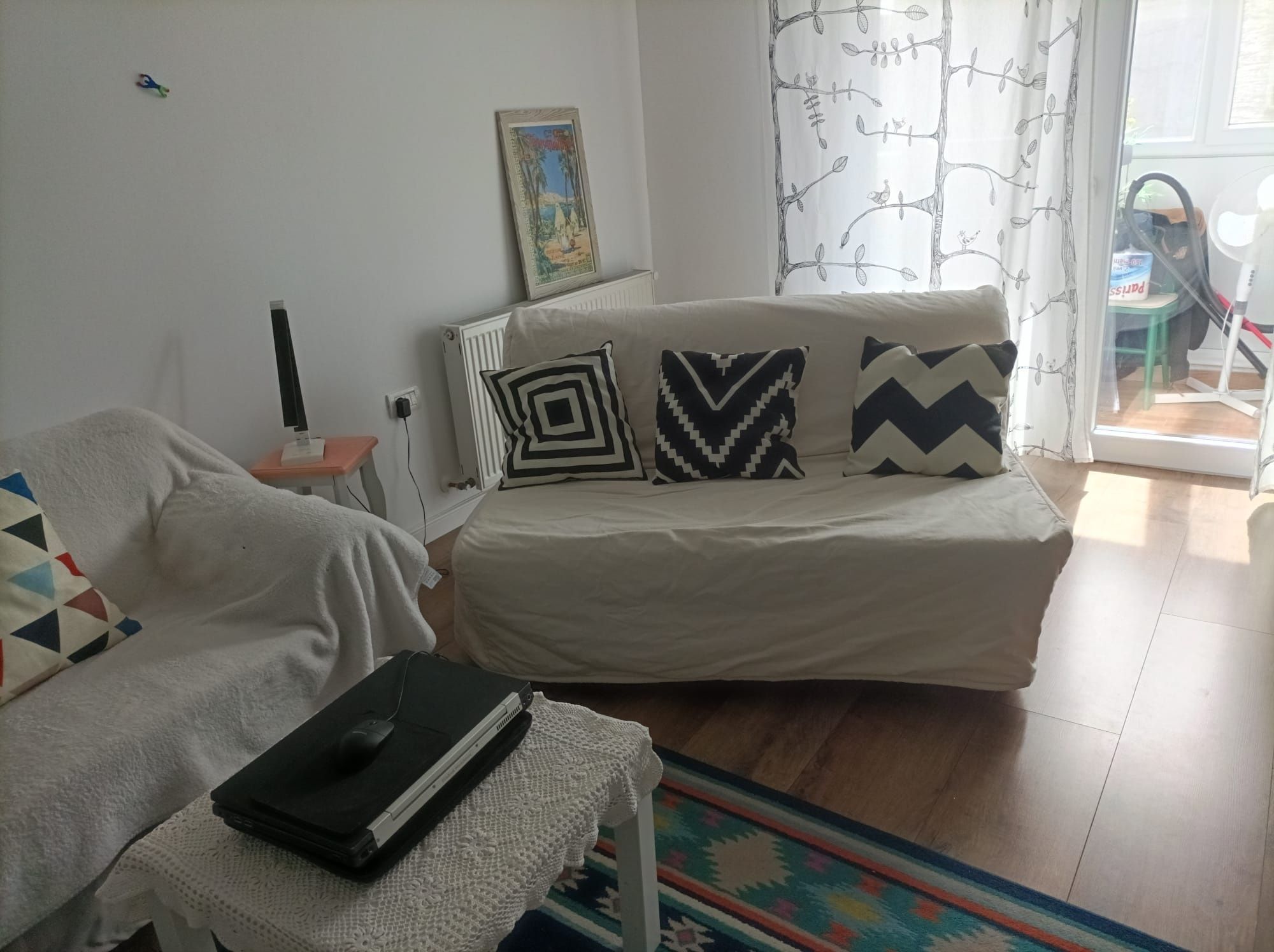 Vând canapea extensibilă Ikea