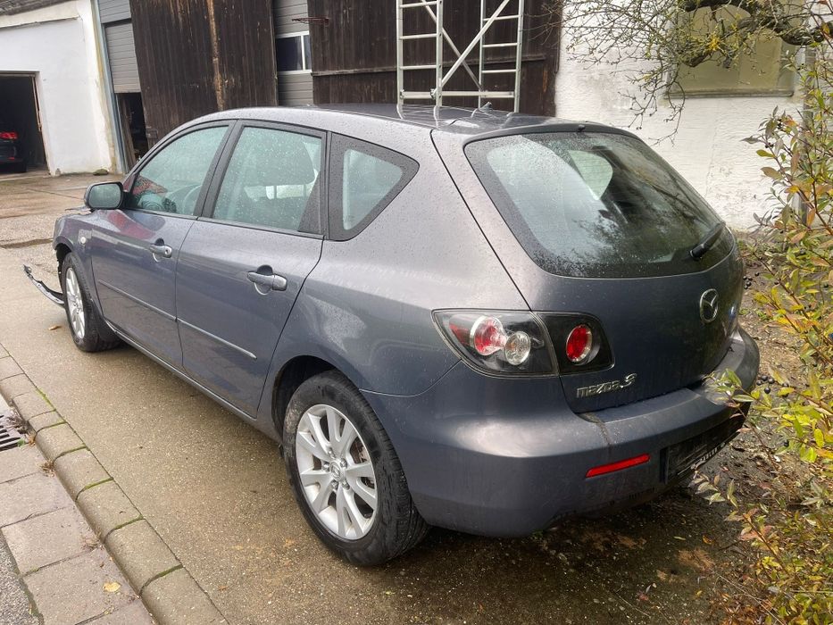 Dezmembrez Mazda 3, an 2006, motor 1.6 cd 80kw 109cp