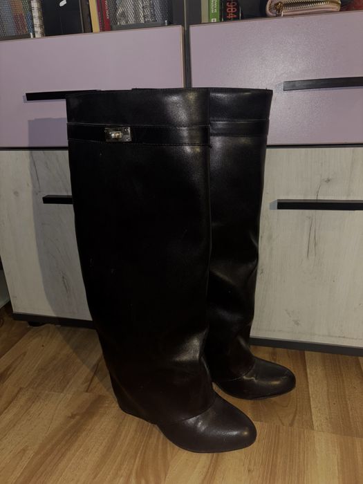 Елегантни Черни Ботуши с ток