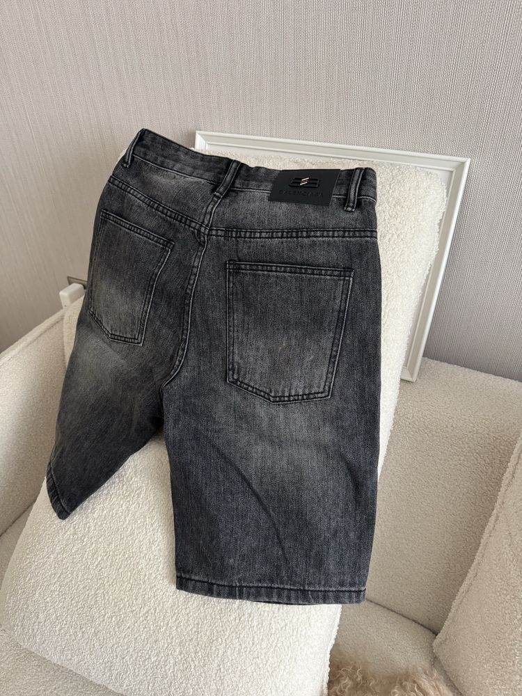 Къси панталони Balenciaga чисто нови