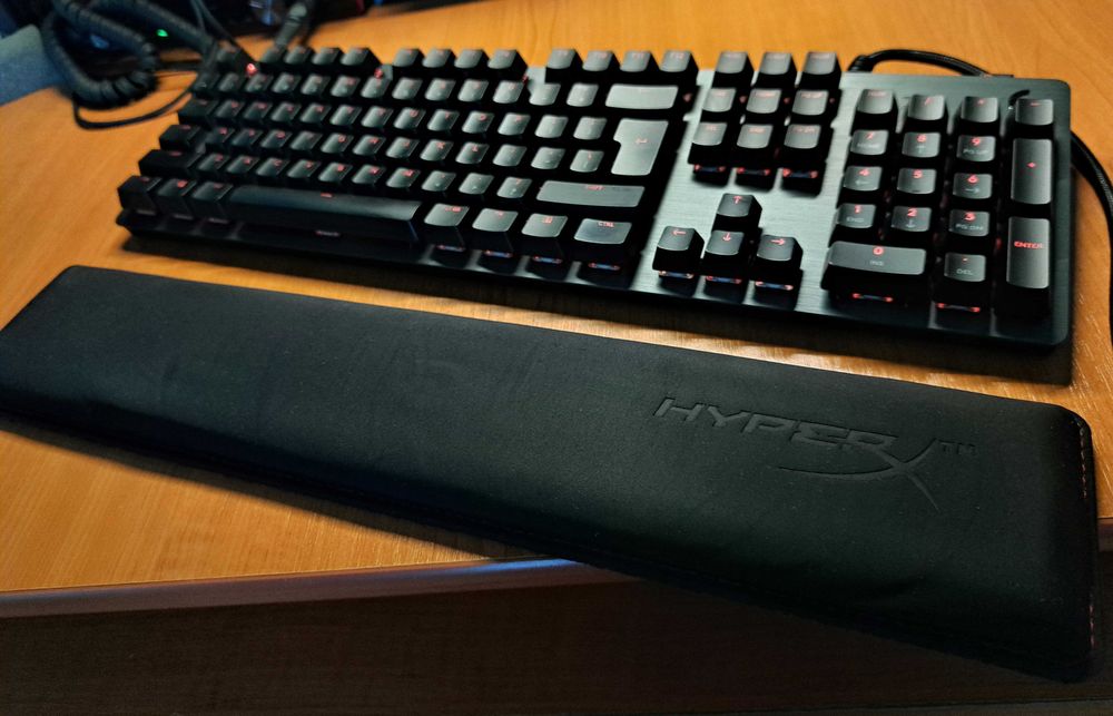 Tastatura mecanica Logitech G512 Carbon GX Brown cu wrist rest HyperX
