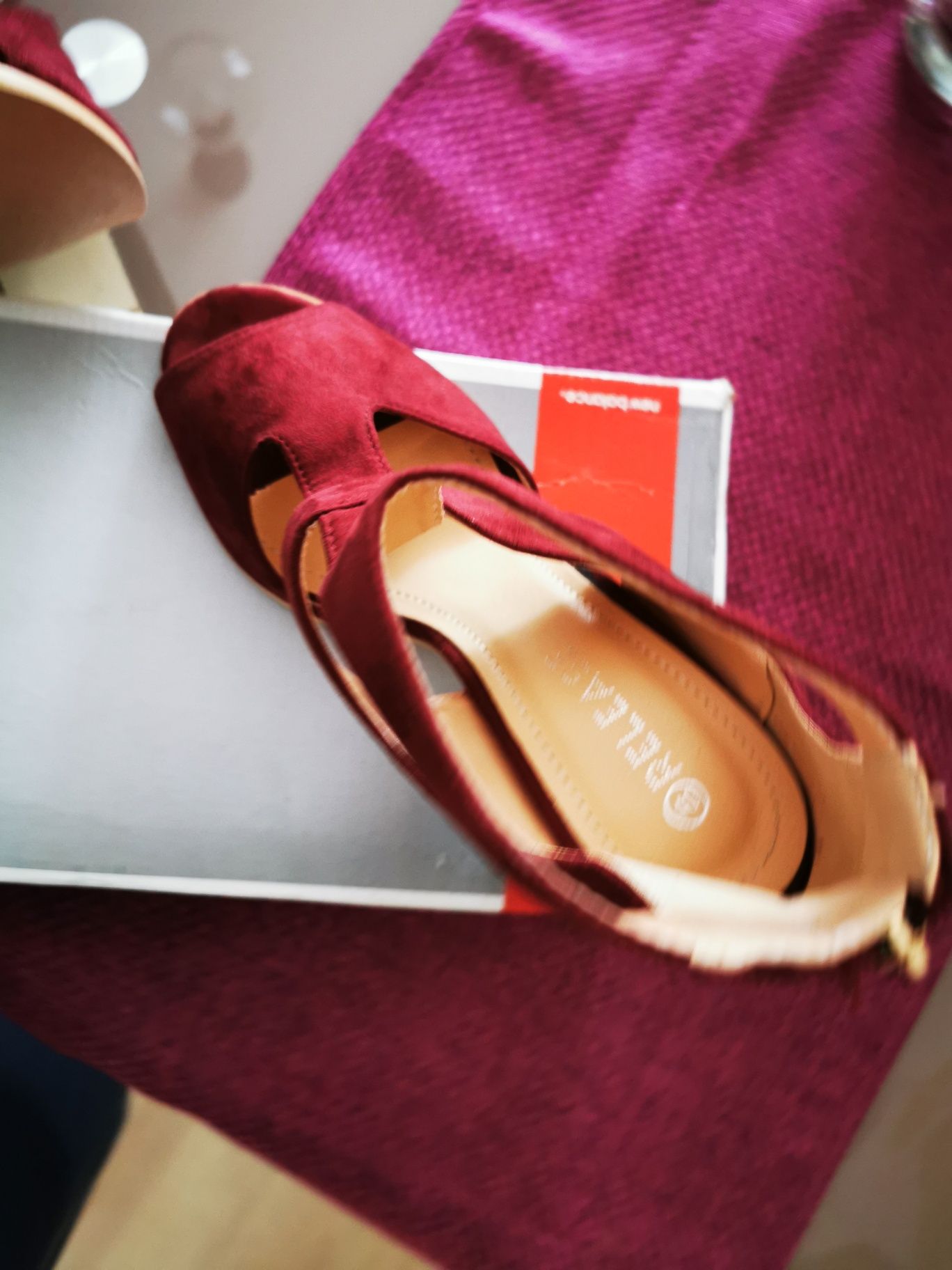 sandale decupate reserved